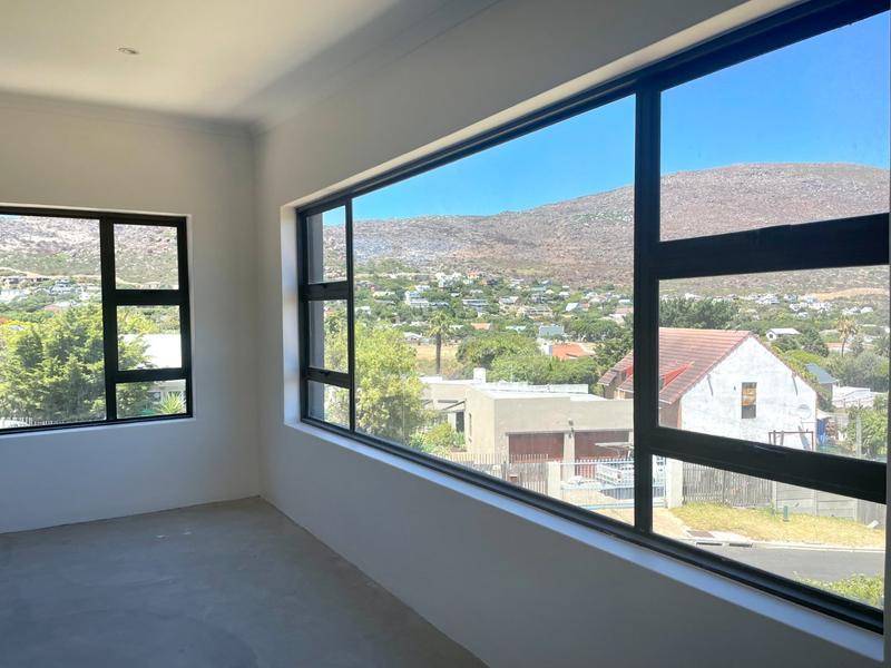 5 Bedroom Property for Sale in Capri Western Cape